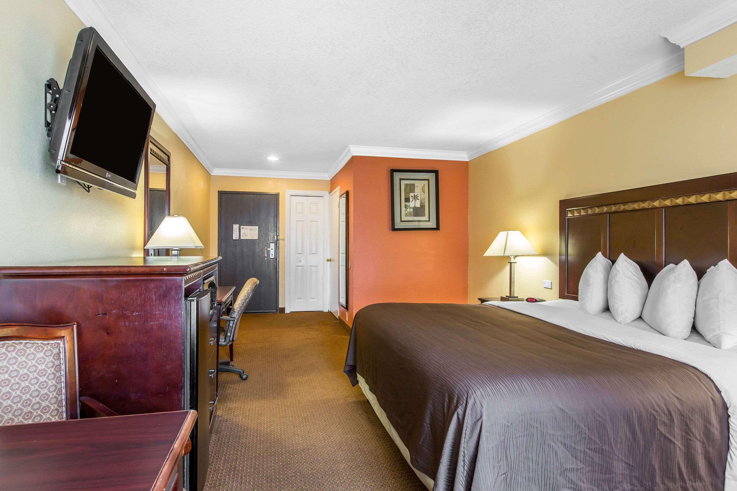 Hotel Quality Inn&suites Bell Gardens-los Angeles 3*