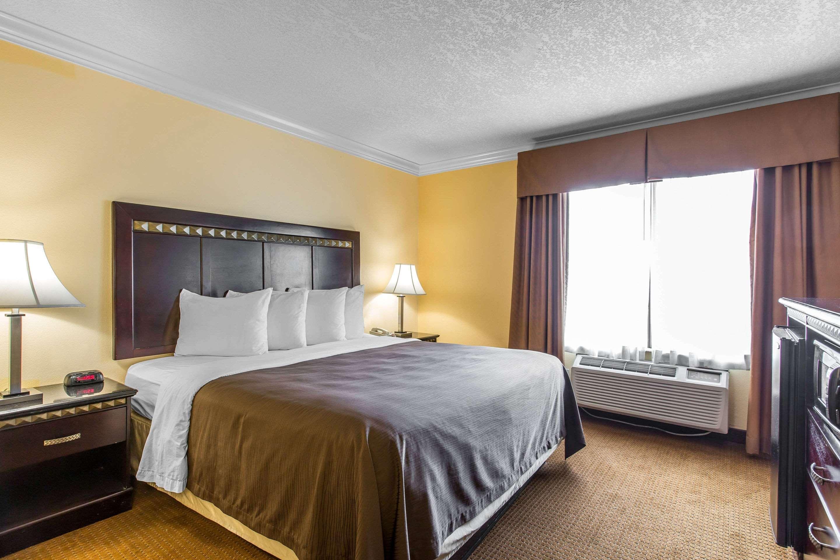 Quality Inn&suites Bell Gardens-los Angeles