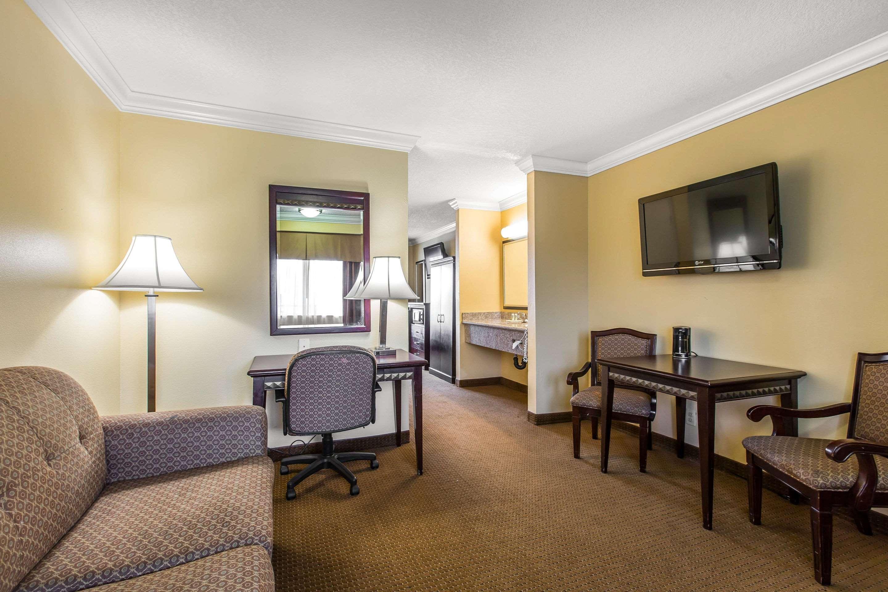 Quality Inn&suites Bell Gardens-los Angeles 3*