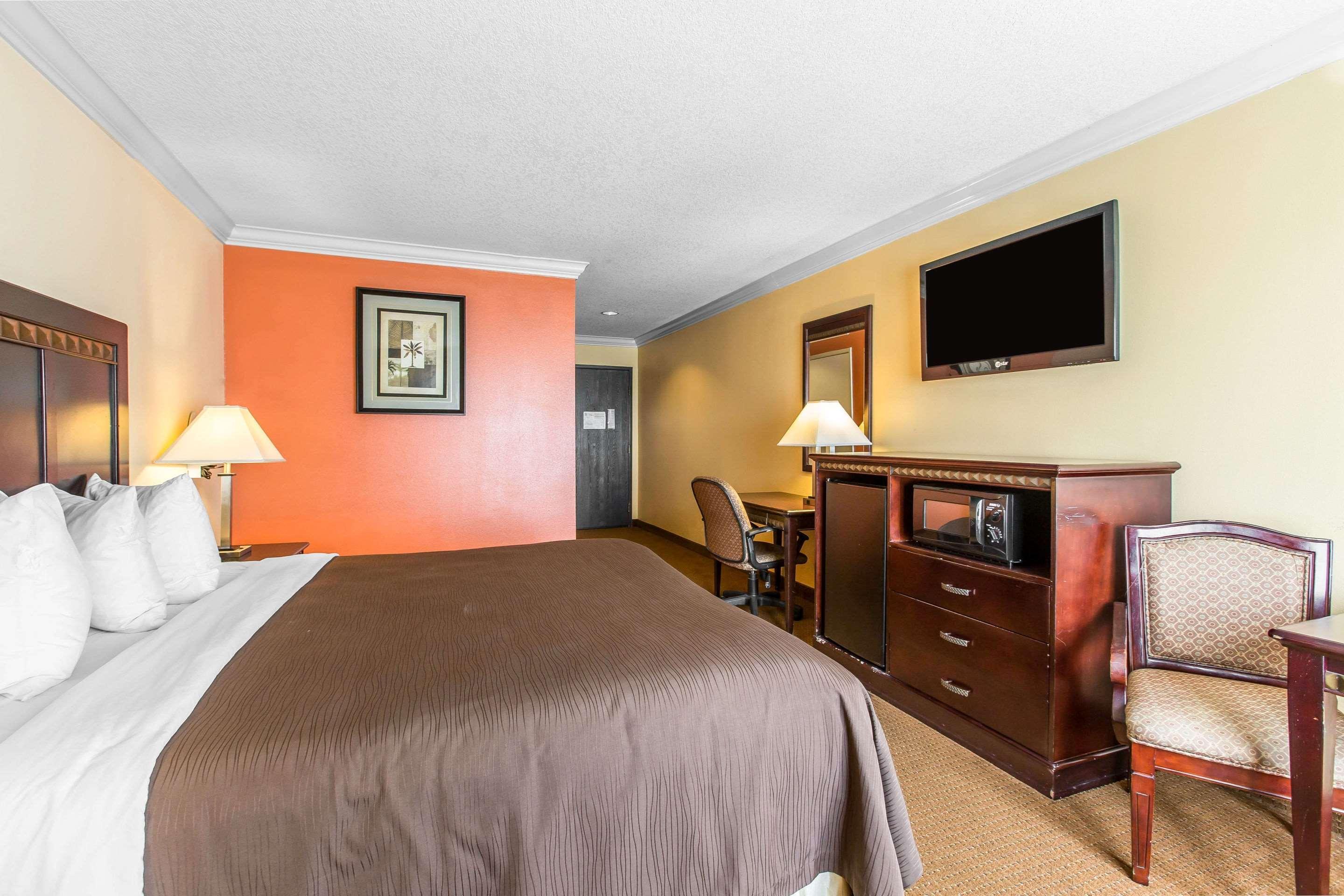 Quality & Bell Gardens-los Angeles Hotel 3*