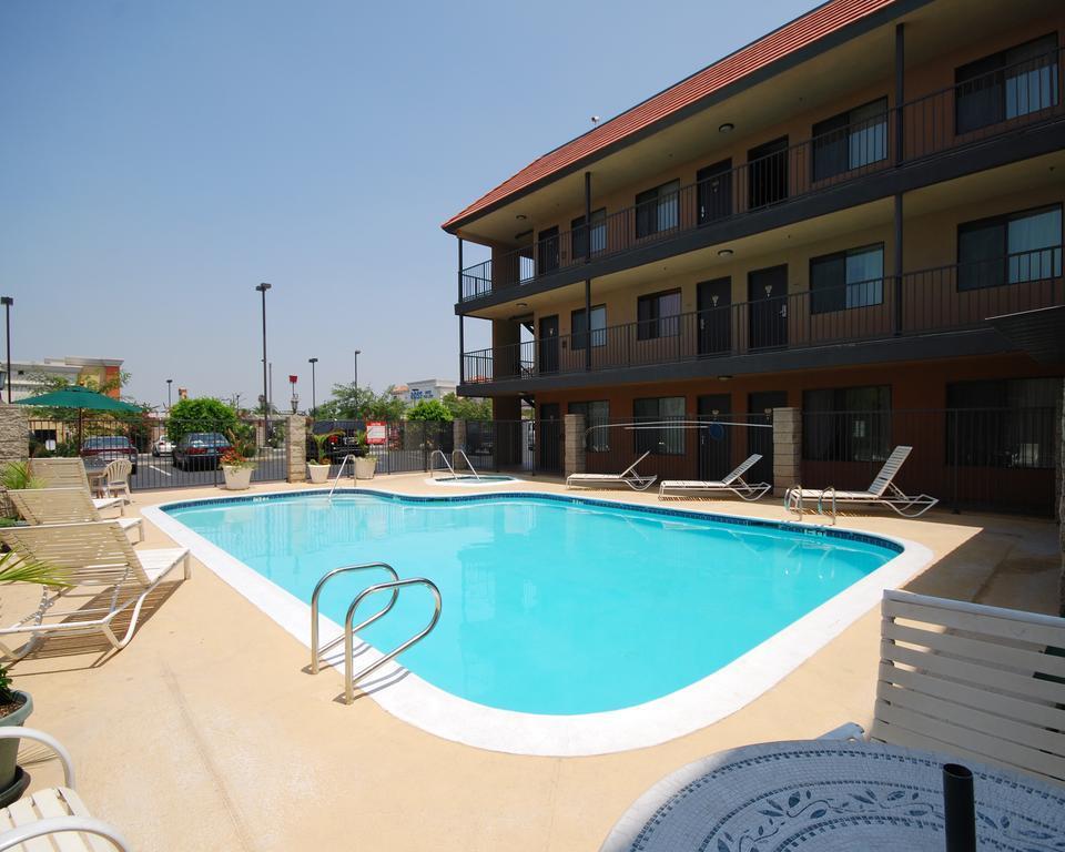 Quality Inn&suites Bell Gardens-los Angeles Hotel 3*