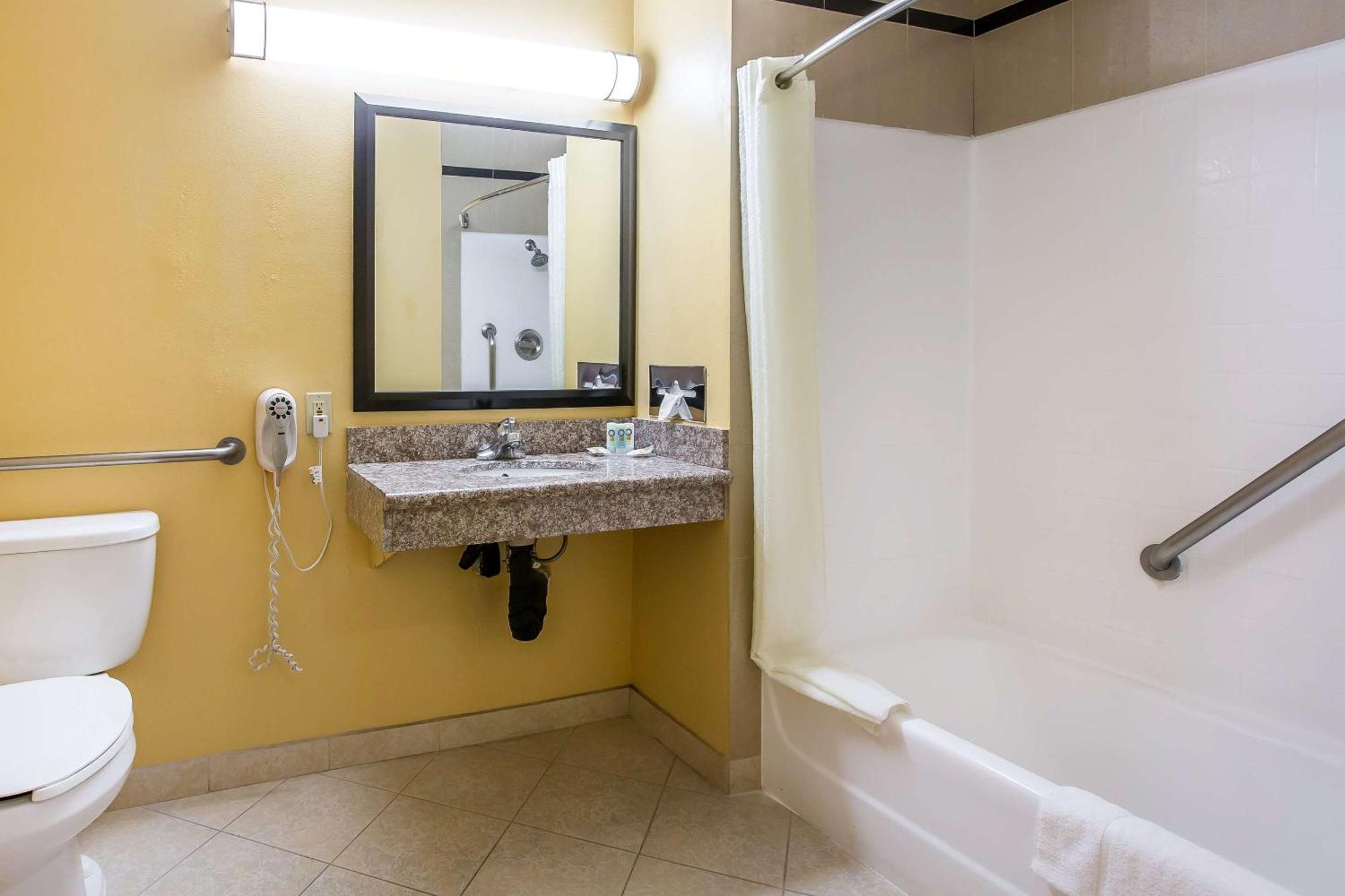 Hotel Quality & Bell Gardens-los Angeles 3*