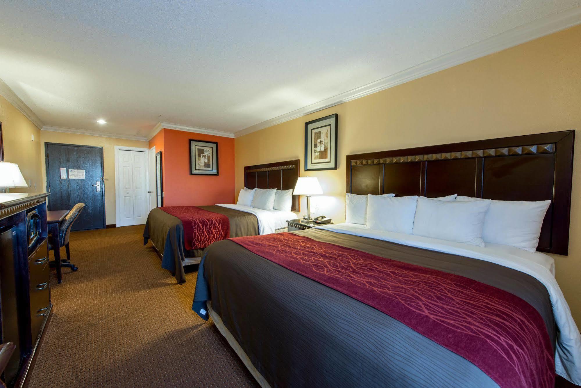 Quality Inn&suites Bell Gardens-los Angeles 3*
